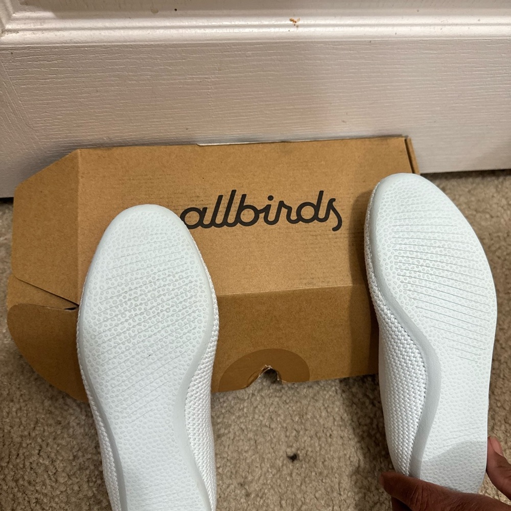 *NWT* Allbirds Women’s White Slip-On Knit Flats - Picture 2 of 3